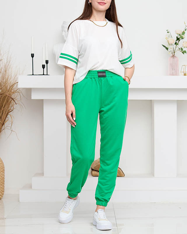 Зелено-белый женский спортивный костюм