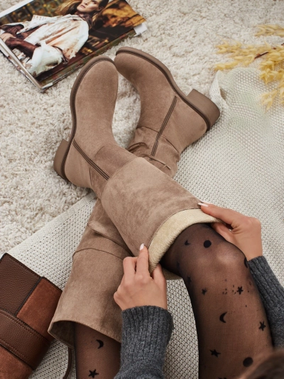 Женские ботфорты из эко-замши с бахромой Ostrelia