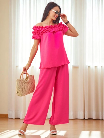 Royalfashion Moteriškas komplektas su off-the-shoulder bluze su trumpomis rankovėmis ir dekoratyviu iškirpimu bei platėjantiem kelnėm