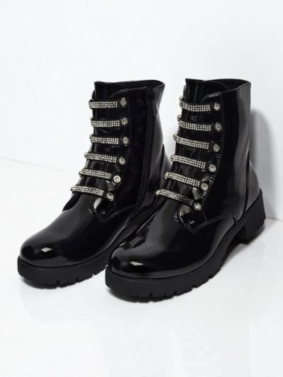 Lakiniai moteriški aulinukai suvarstomi Fjorra