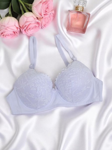 Royalfashion Moteriška paminkštinta liemenėlė su nėriniais Elegance Lace