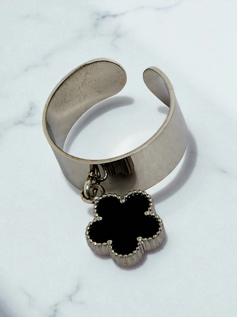 Dolce Vita apyrankė su dekoratyviniais pakabukais