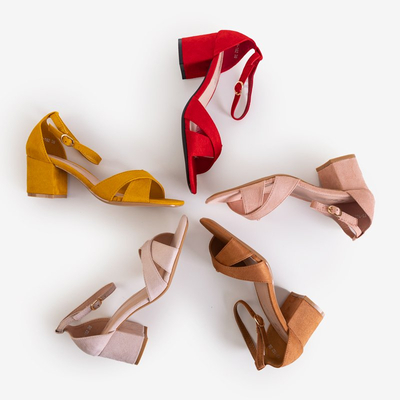 Красные женские босоножки на низком каблуке Paleri