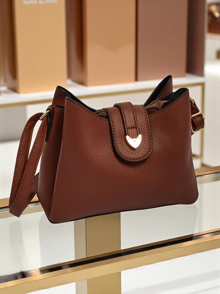 Maža moteriška rankinė iš ekologiškos odos Narias