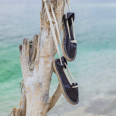 Czarne espadryle z ozdobnym wiązaniem Clarissa - Obuwie