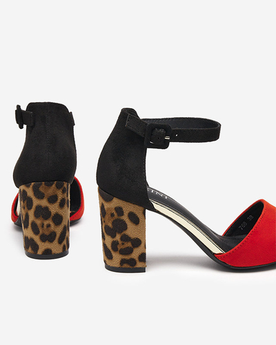 Raudonos spalvos pompos ant stulpo su leopardo kulnu Leilani - Batai