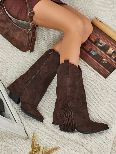 Moteriški aulinukai uždaru aulu Tovris