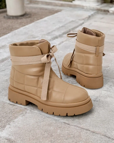 Karališka moteriška batai Losita, pagaminti iš malonaus ekologiško odinio. Sutankamas modelis, su audiniu vidiniu padu ir dekoratyviniais siuvais ant strypo. Šie batai puikiai tiks bet kokiam nepretenzingam rudens stiliui! 87654321 <p> MOTERIŠKI ŠILTI BA