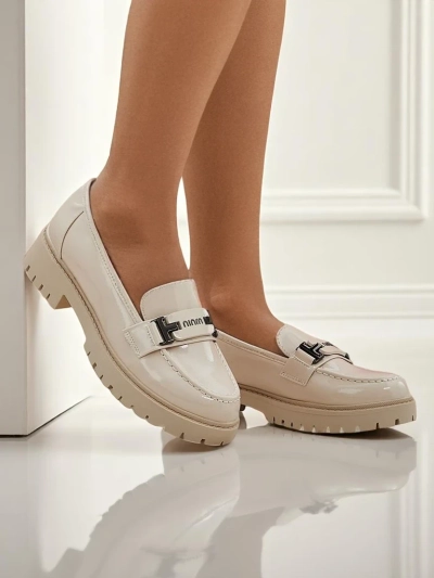 Женские лоферы Atena бежевые на плоском каблуке из экокожи