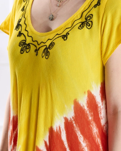 Geltonos spalvos suknelės tipo lovatiesė su spalvingu raštu ir siuvinėjimu - Drabužiai