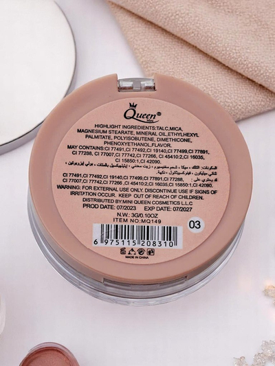 Queen Прессованный хайлайтер для лица Golden Petal