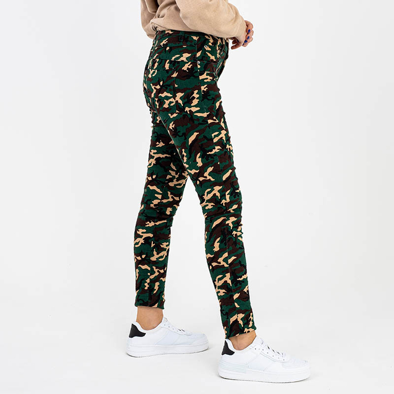 Женские брюки с камуфляжным принтом