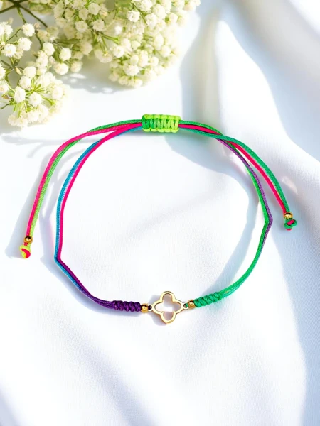 Moteriška apyrankė su „Golden Tide“ papuošimu