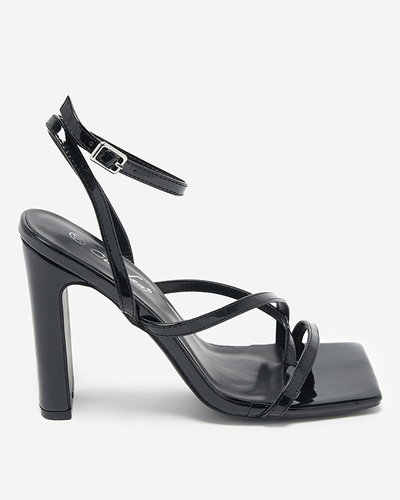 Moteriškos juodos lakuotos basutės ant Ganos posto - Avalynė