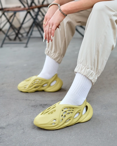 Royalfashion Зеленые женские спортивные туфли с вырезами Loydi