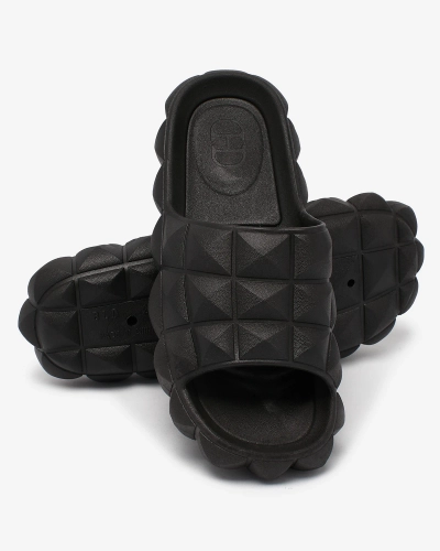 Royalfashion Juodos spalvos moteriškos basutės su įspaudais Ambeha