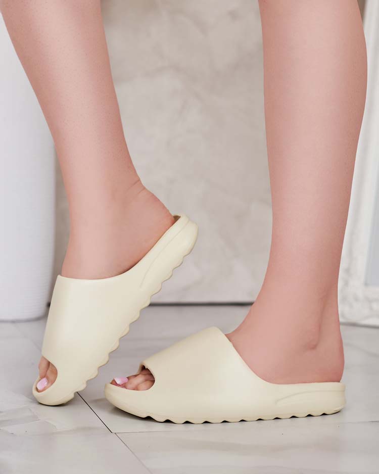 Royalfashion Женские резиновые шлепанцы Getter