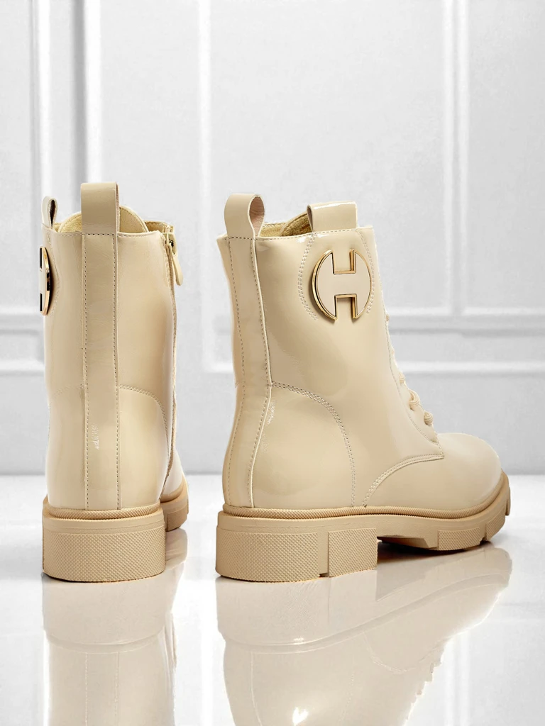 Lakiniai moteriški aulinukai su raišteliais Kalen