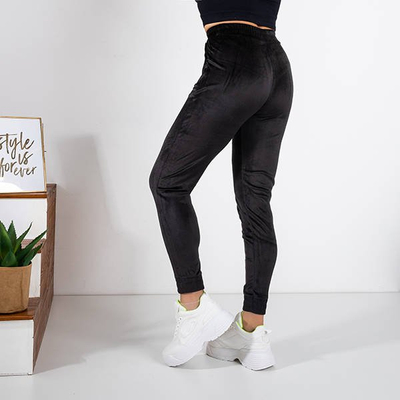 Juodos veliūrinės sportinės kelnės - Apranga