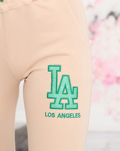 Женские бежевые спортивные штаны с цветной нашивкой - Одежда