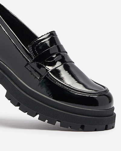 Juodi lakuoti mokasinai moterims Noppel Footwear
