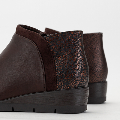 Коричневые женские ботильоны на танкетке Flyvi