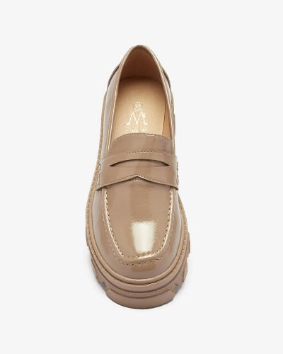 Šviesiai rudi lakuoti mokasinai tvirtu padu Desila - Avalynė