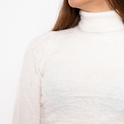 Белый женский гольф