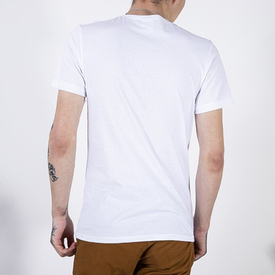 Белая мужская футболка с принтом