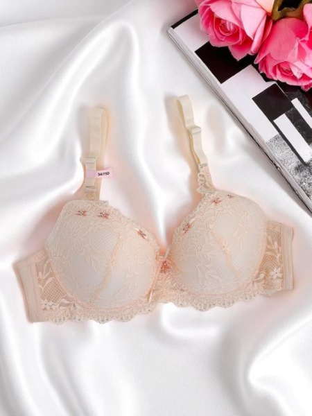 Royalfashion Moteriška paminkštinta liemenėlė su nėriniais Delicate Grace