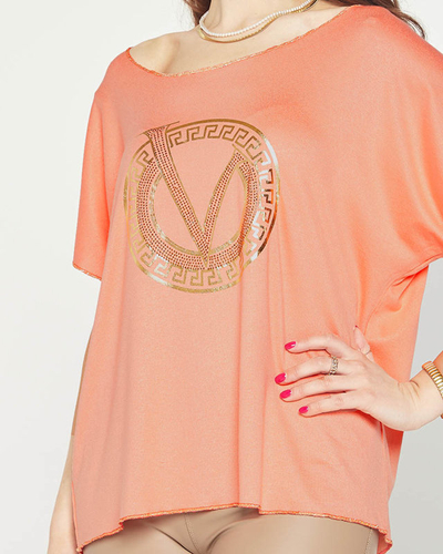 Коралловая футболка с принтом и цирконами