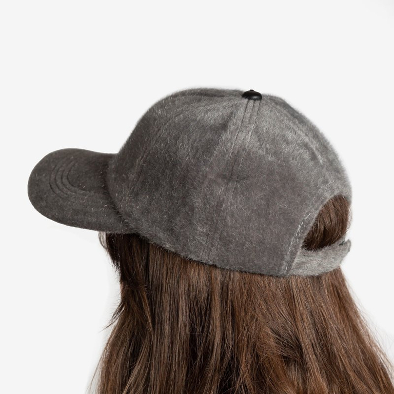 Pilka kailinė kepurė su skydeliu - Caps
