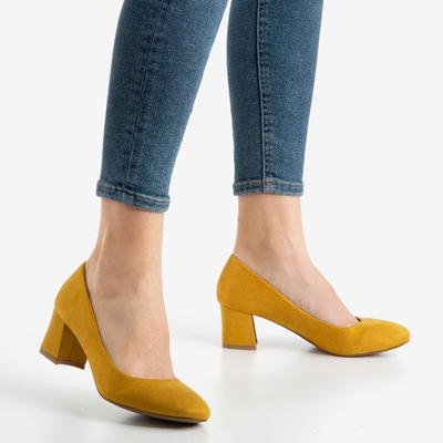 Żółte czółenka damskie na niskim słupku Give Love - Obuwie