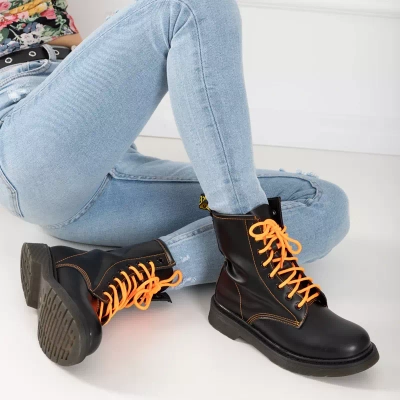 OUTLET Juodos moteriškos basutės su oranžiniais raišteliais Aven- Footwear