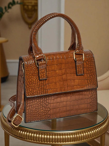 Lakuotas mažas moteriškas rankinukas iš eko odos Veluna