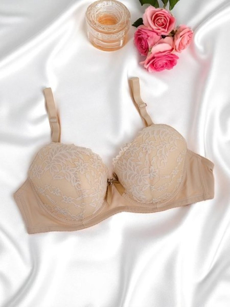 Royalfashion Moteriška paminkštinta liemenėlė su nėriniais Elegance Lace