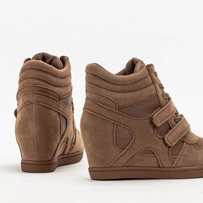 Mergaičių rudi sportbačiai ant kambarinio pleišto Janomi- Shoes