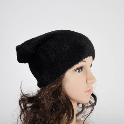 Черная женская меховая шапка - Кепки