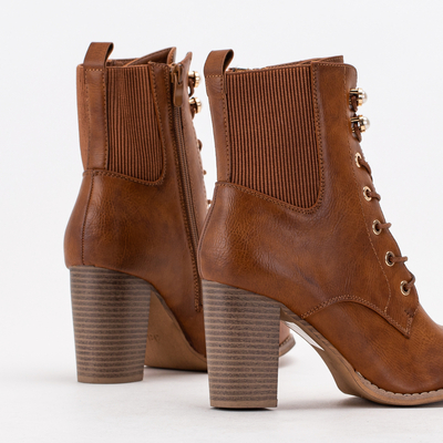 Коричневые женские ботинки на каблуках Elsita