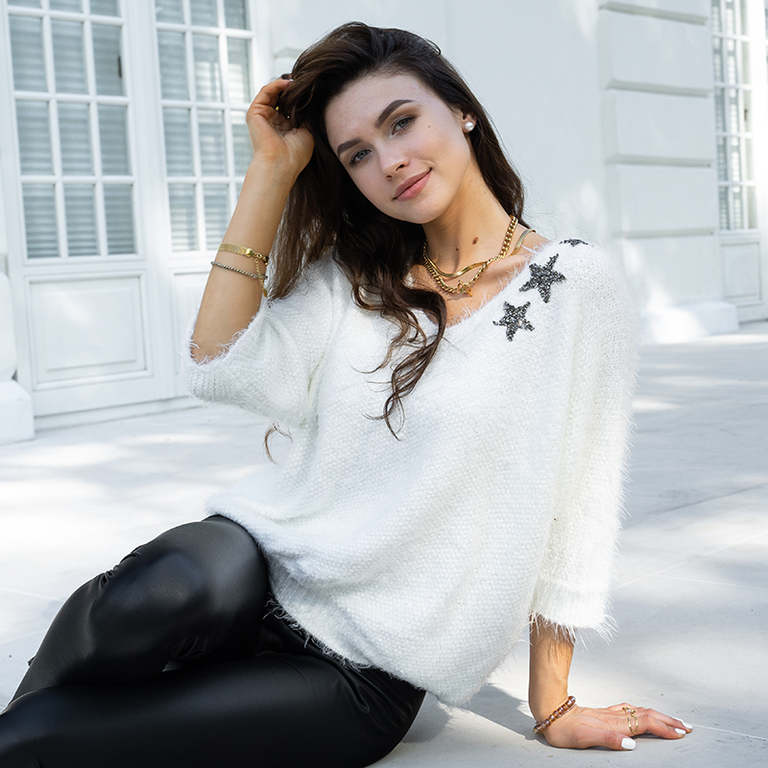 Baltas megztinis su žvaigždutėmis - Drabužiai