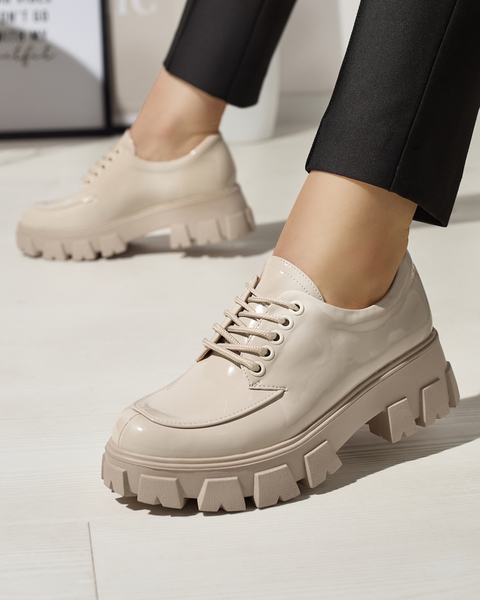 Moteriški šviesiai smėlio spalvos lakuoti suvarstomi batai Ginara - Avalynė