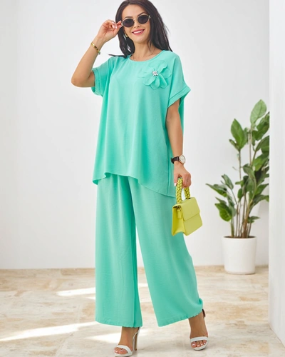 Royalfashion Moteriškas komplektas su trumpomis rankovėmis, dekoratyvine gėle ir plačiomis kelnėmis