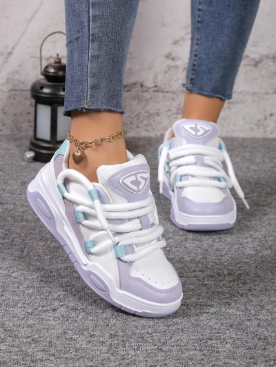 Royalfashion moterų sportiniai sneakeriai su dekoratyviomis nėromis Clesiv