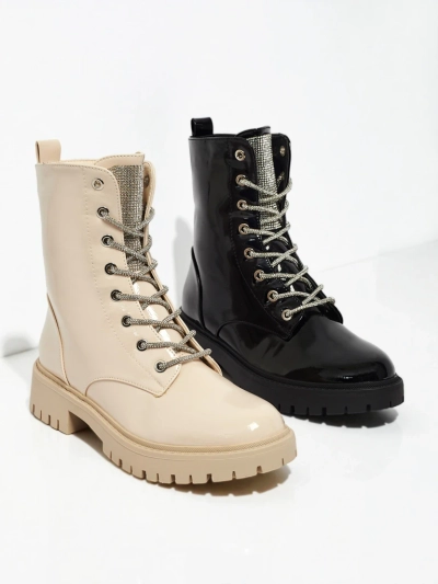 Lakiniai moteriški aulinukai suvarstomi Fjorra