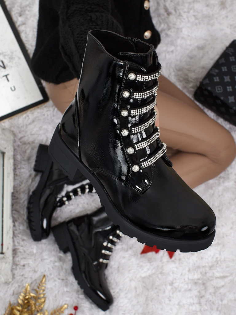 Lakiniai moteriški aulinukai suvarstomi Fjorra