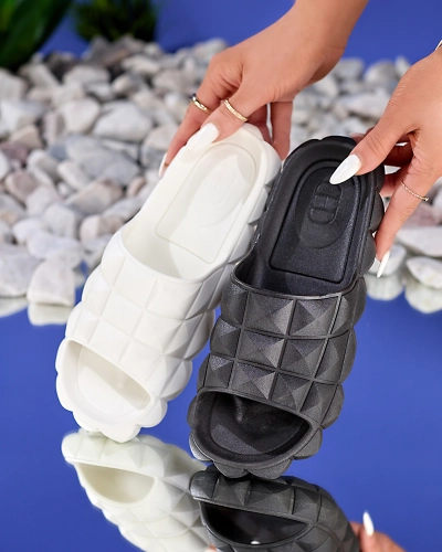 Royalfashion Juodos spalvos moteriškos basutės su įspaudais Ambeha