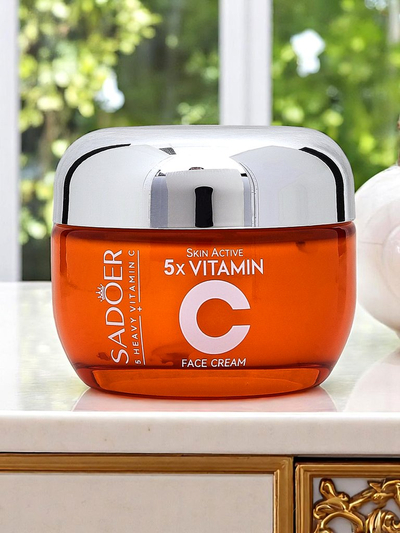 Sadoer veido kremas 5in1 su vitaminu C