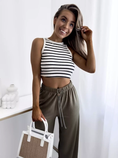 Зеленые женские широкие ребристые брюки - Одежда