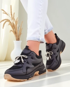juodas