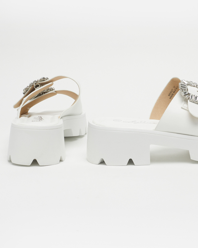 Baltos moteriškos šlepetės su cirkonio ornamentais Sadoh- Avalynė